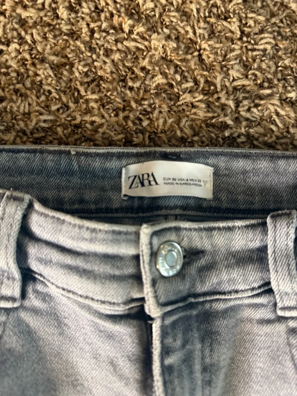 Zara Light Gray Skinny Jeans with Knee Distress - Picture 3 of 5